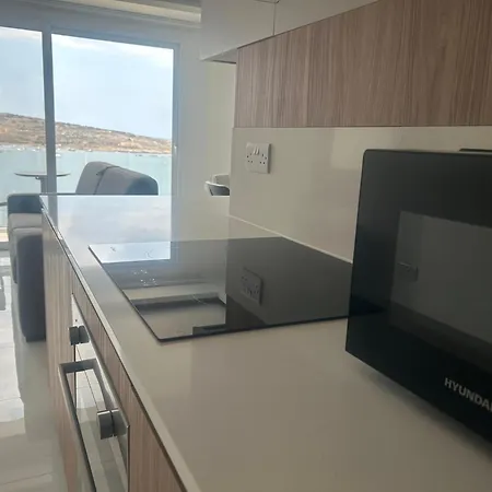 Апартаменты Delightful Sea View In St Pauls Bay Сент-Полс-Бей