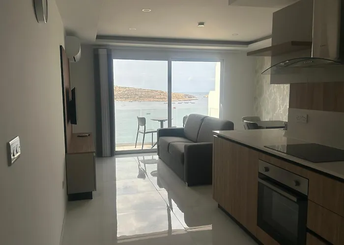 Delightful Sea View In St Pauls Bay Lägenhet *